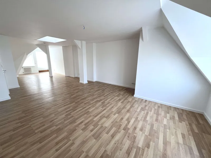 Schöne Dachgeschosswhg. frisch renoviert! — photo 1